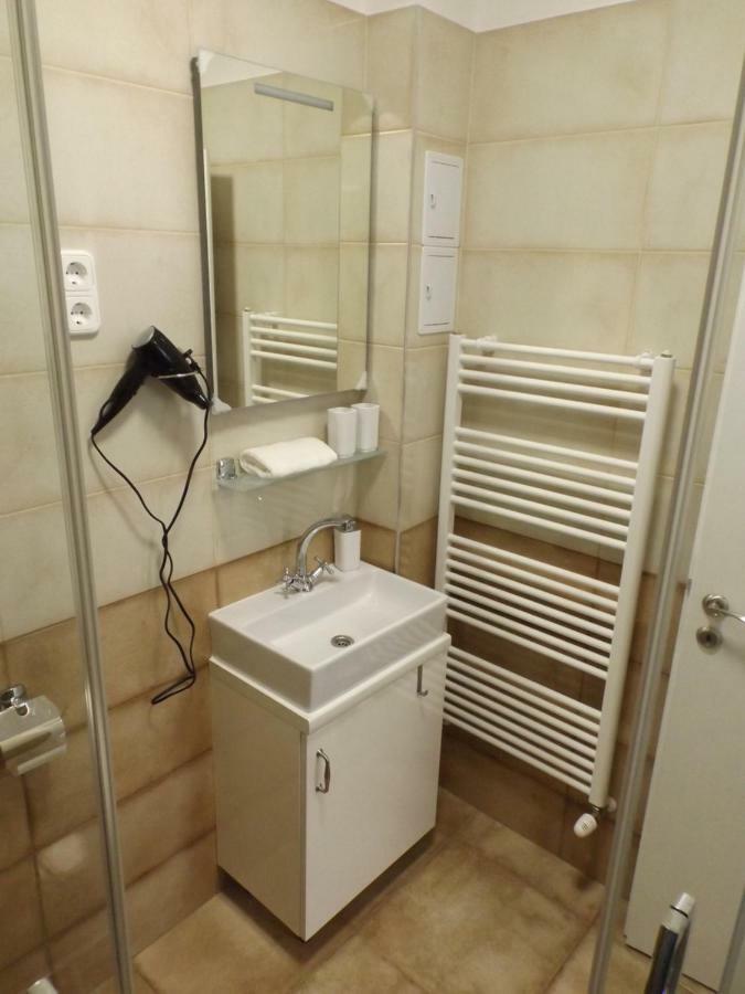 Vitalis Apartman Eger Luaran gambar